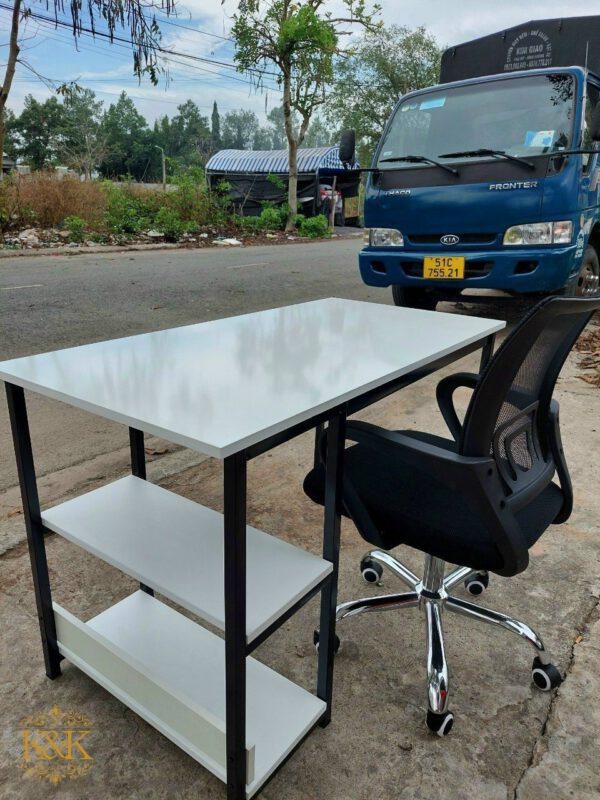 z3769288163272_6dac101e9c7a0a26e21e4a3484149b34 Bàn 2 Kệ 02