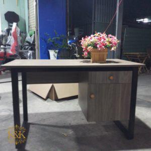 z3769298858905_c69c7827d0716d671f6d389d90966f44 Bàn Có Hộc Bàn