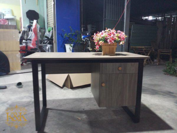 z3769298858905_c69c7827d0716d671f6d389d90966f44 Bàn Có Hộc Bàn